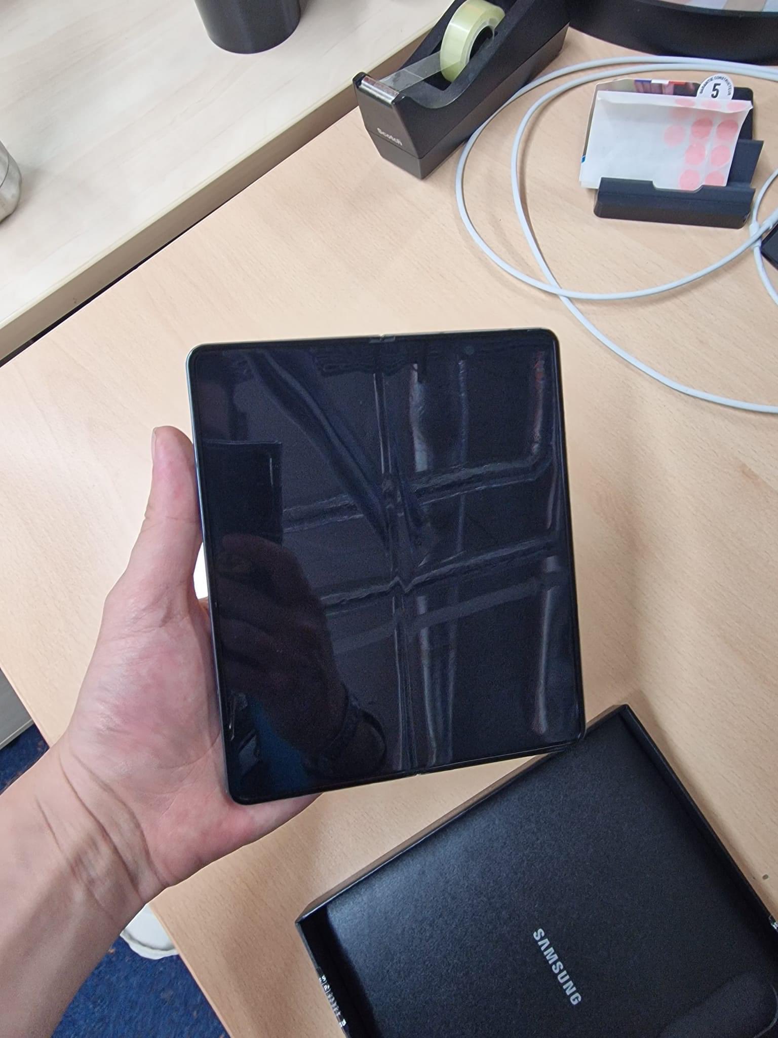 Galaxy Z Fold 4 hands-on image leaked 2