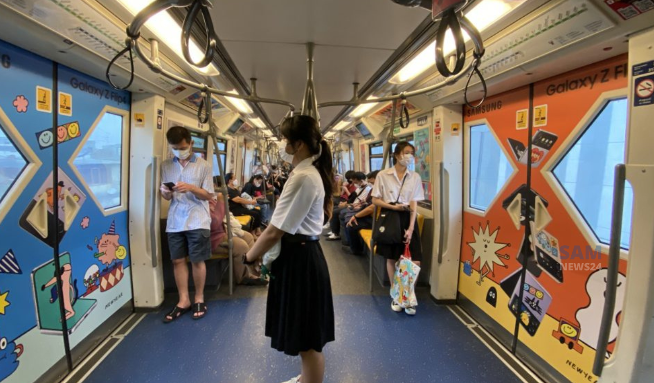 Galaxy Z Flip 4 Train Ad in Thailand (3)