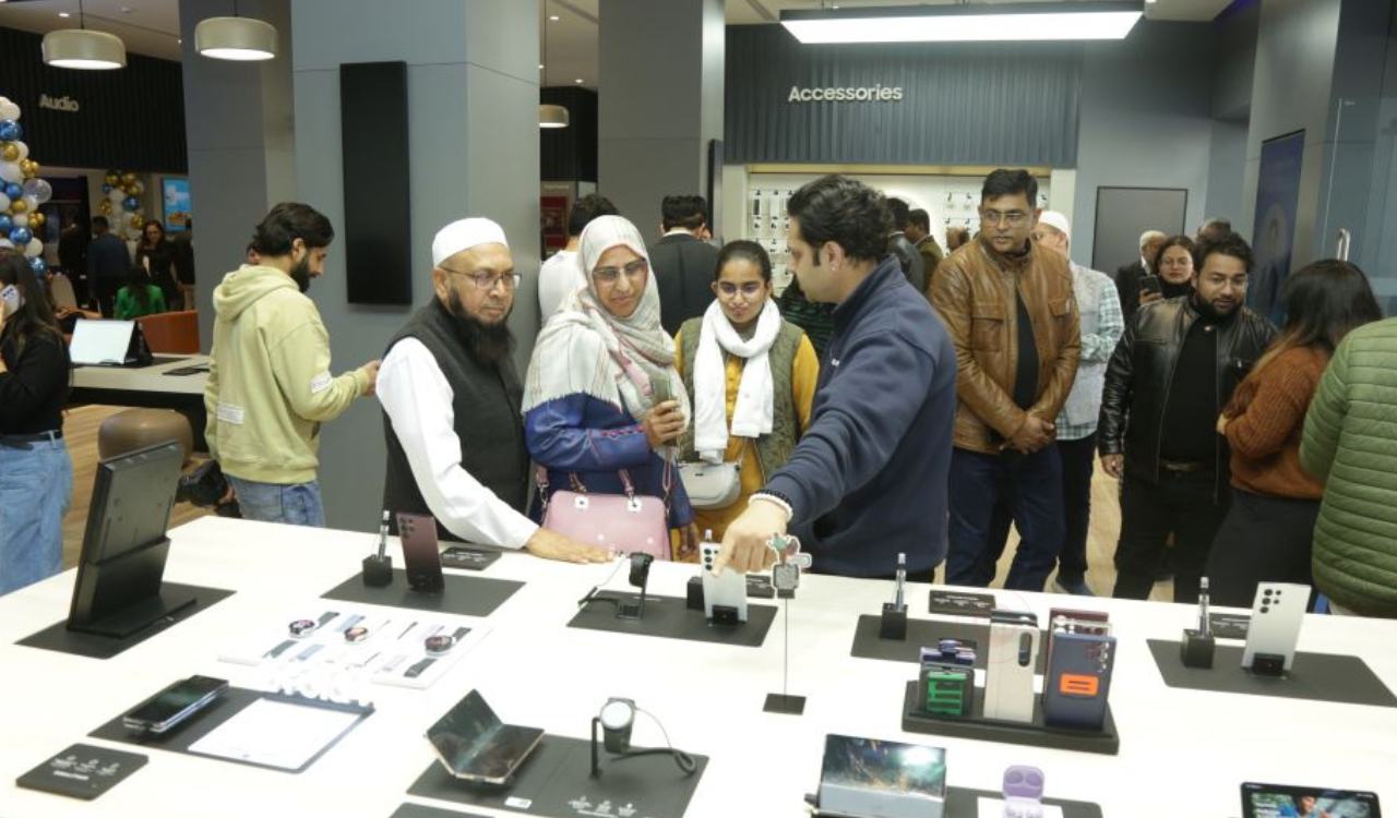 Samsung opens experience store Delhi