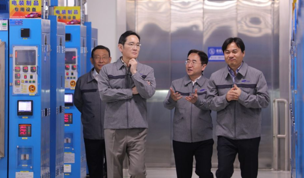 Samsung Chairman visits Electro-Mechanics plant Tianjin 1
