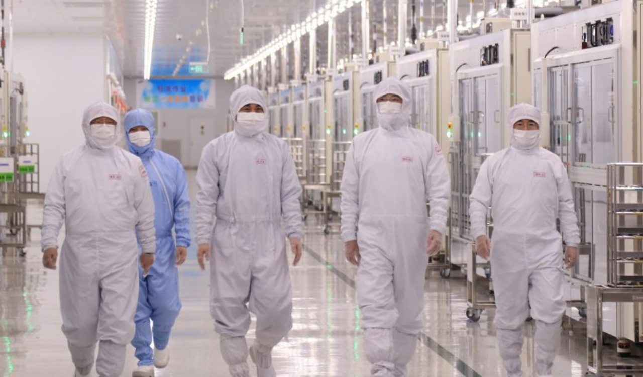 Samsung Chairman visits Electro-Mechanics plant Tianjin