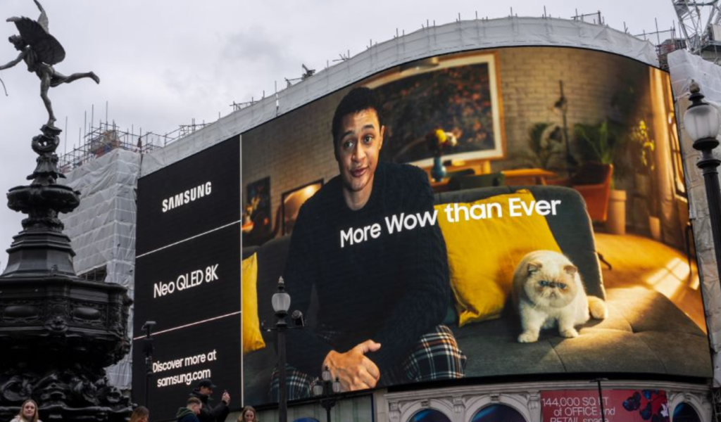 Samsung unveiled a large outdoor advertisement in Piccadilly Circus