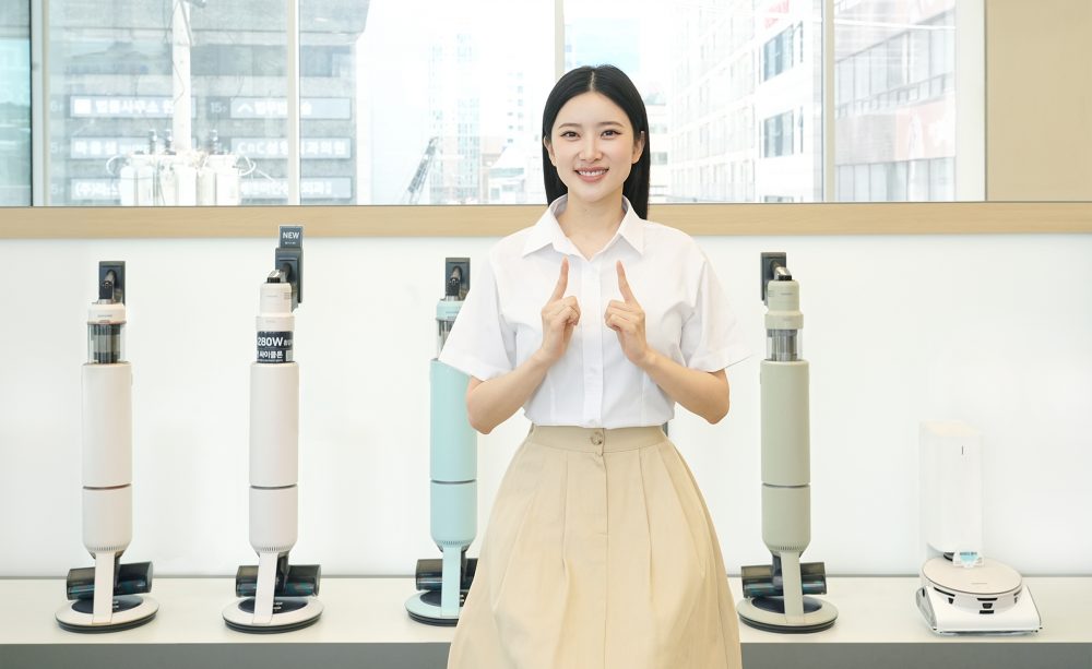Samsung 'Meet the Sign Language' emblem introduces the Bespoke Jet AI and Bespoke Jet Bot AI products and usage