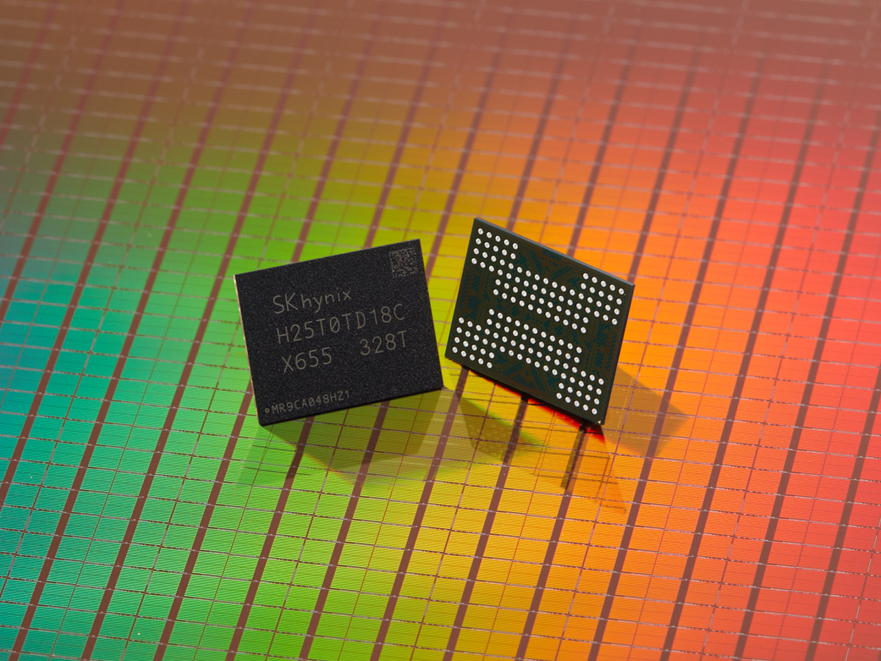 SK hynix unveils world's first 321-layer NAND