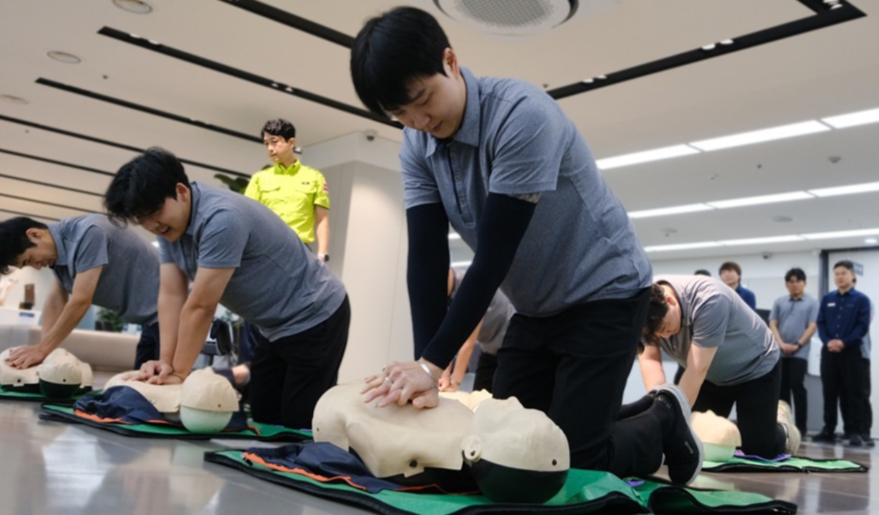 Samsung conducts First Aid and CPR Practical Training (1)